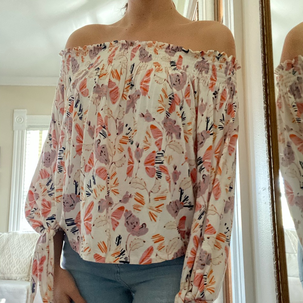 Printed off shoulder Free People top🌸